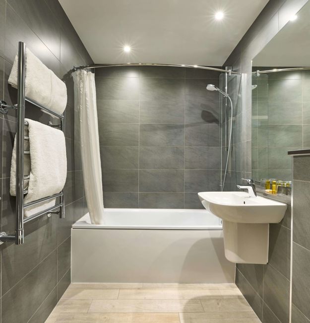 Isles of Glencoe Guest Double Bathroom