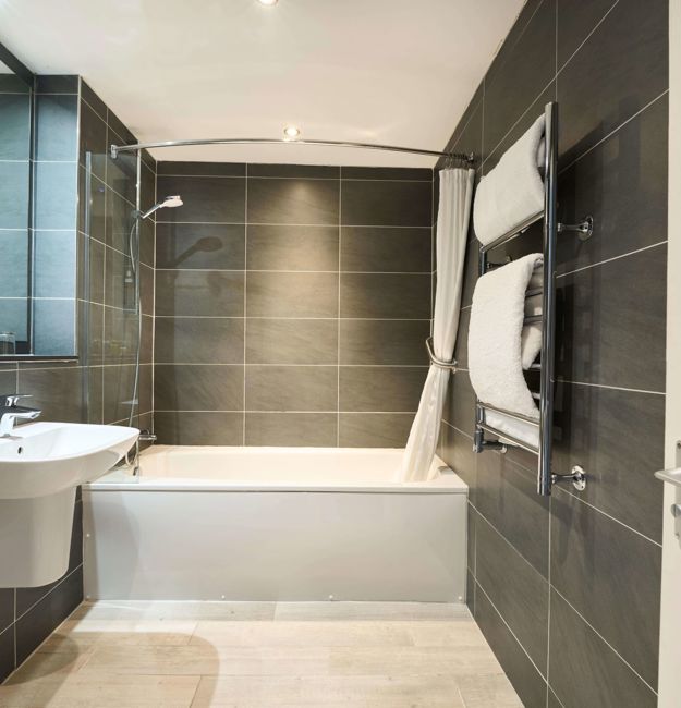 Isles of Glencoe bathroom